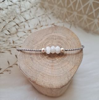 Hledáš kousek, který ti připomene tvou jemnou sílu? 🌙 Měsíční kámen je kámen ženy. Podporuje intuici, klid a laskavost, a...