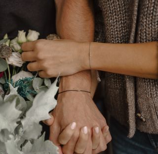 Představte si ten pocit: Jste daleko, ale stačí jediný pohled na vaše zápěstí a hned si připomenete Váš společný příběh,...